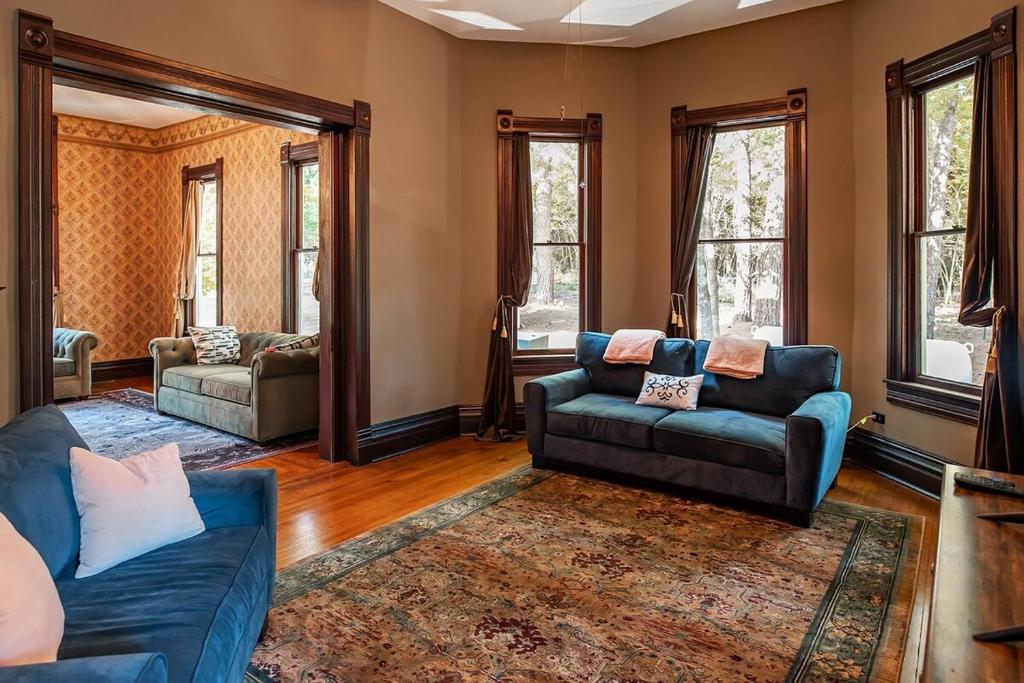 Гостиная зона в Romantic 1901 Victorian Home on Seven Wooded Acres