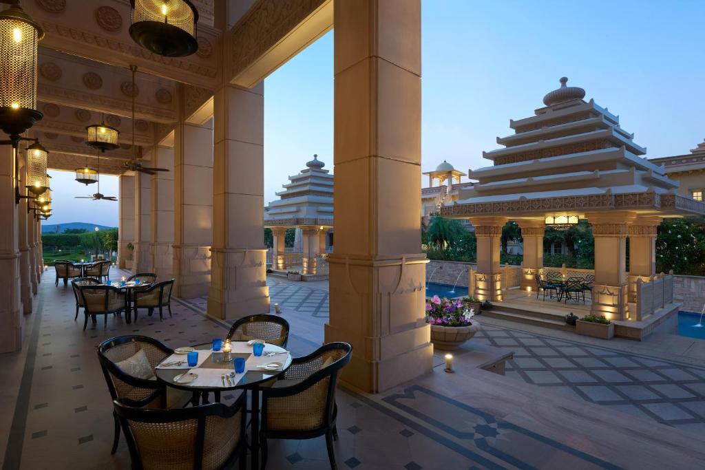 Restaurace v ubytování ITC Grand Bharat, a Luxury Collection Retreat, Gurgaon, New Delhi Capital Region
