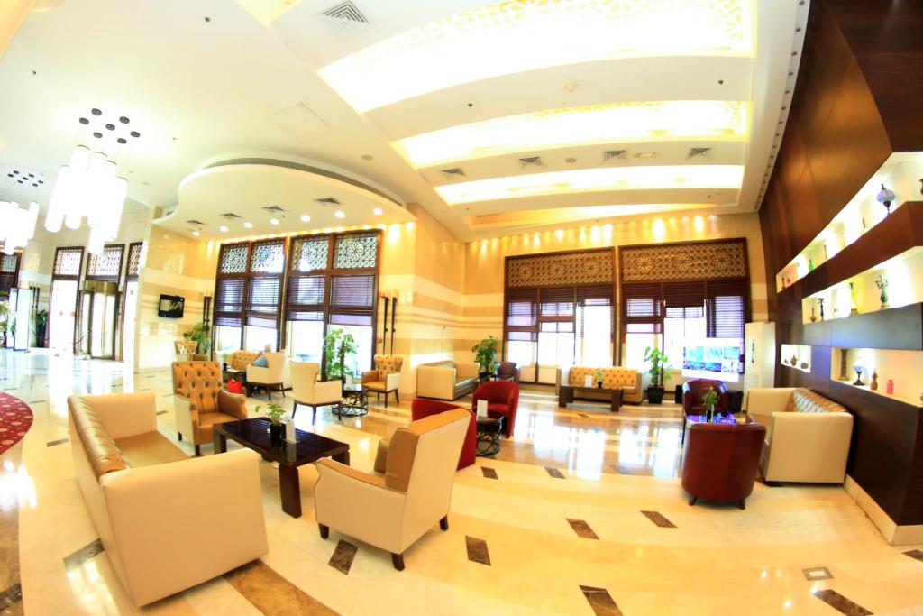 Posezení v ubytování Grand Regal Hotel