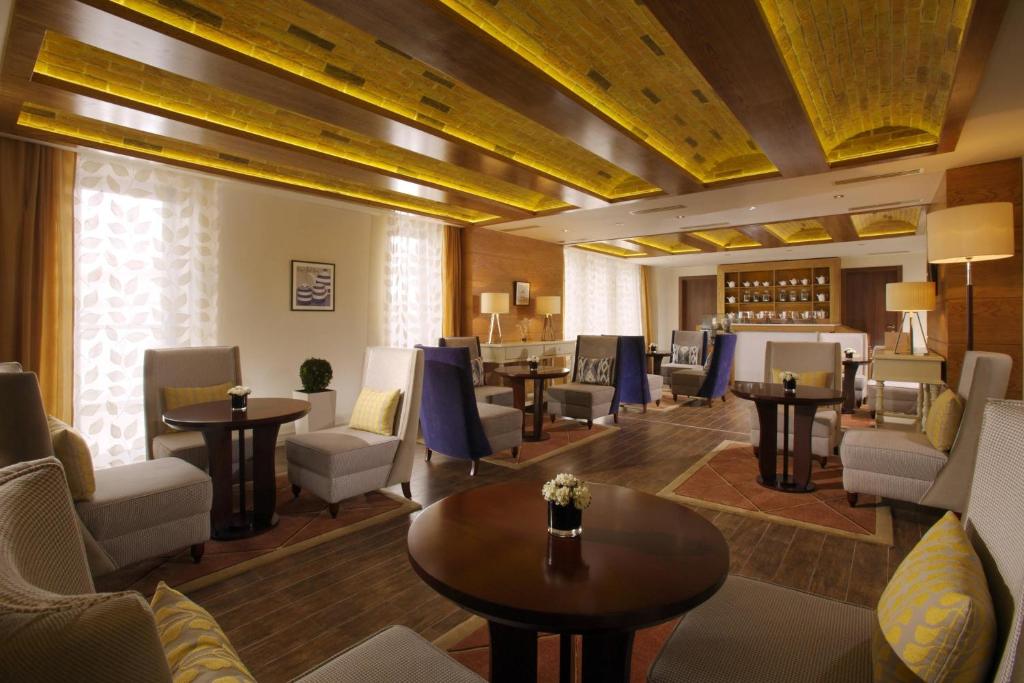 Posezení v ubytování Tsaghkadzor Marriott Hotel