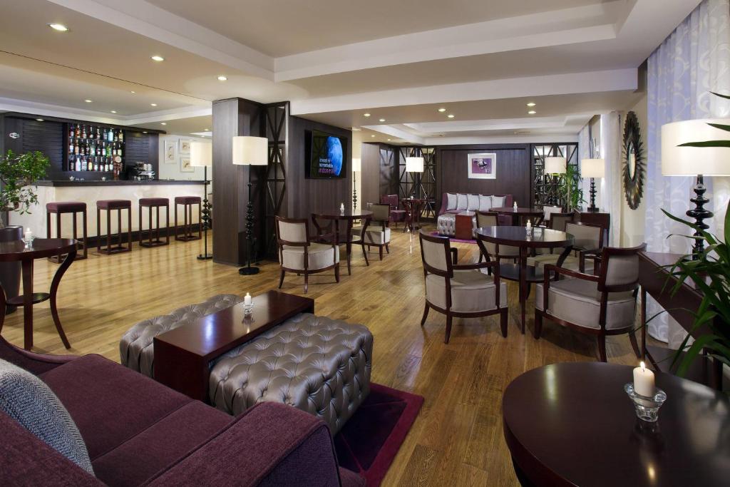 Posezení v ubytování Tsaghkadzor Marriott Hotel