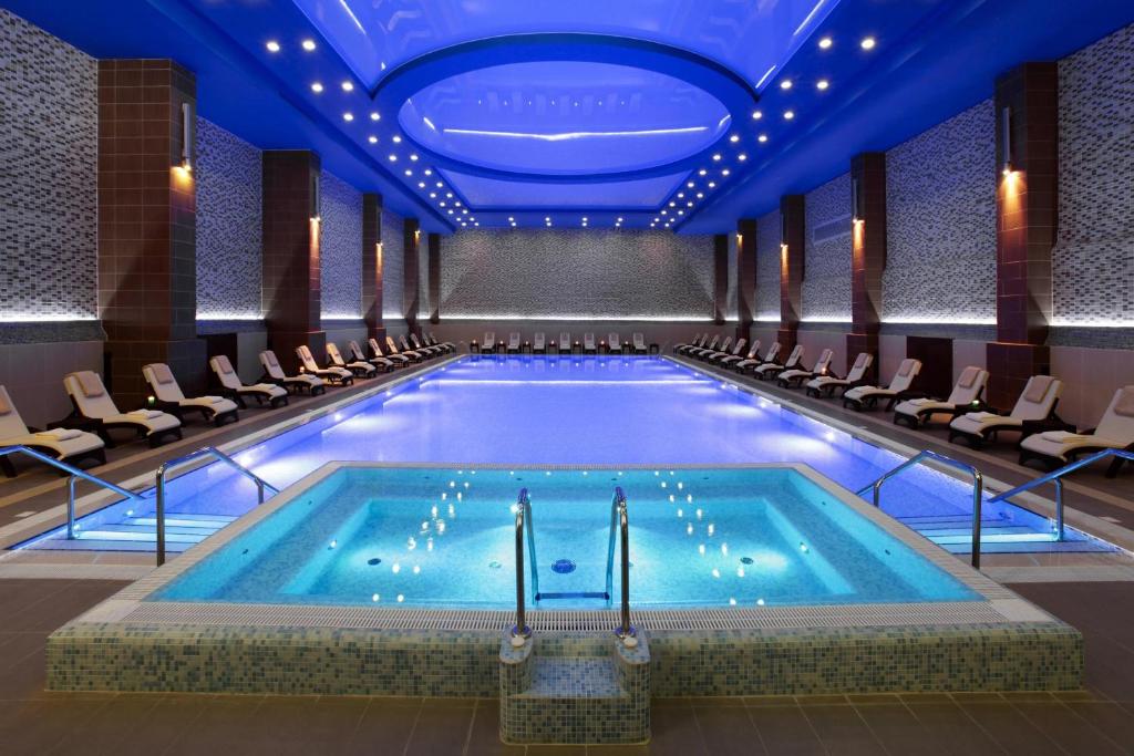 Bazén v ubytování Tsaghkadzor Marriott Hotel nebo v jeho okolí