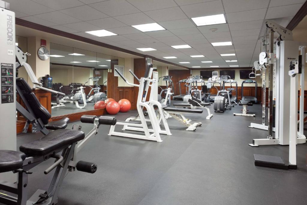 Fitness centrum a/nebo fitness zařízení v ubytování Hollywood Beach Marriott