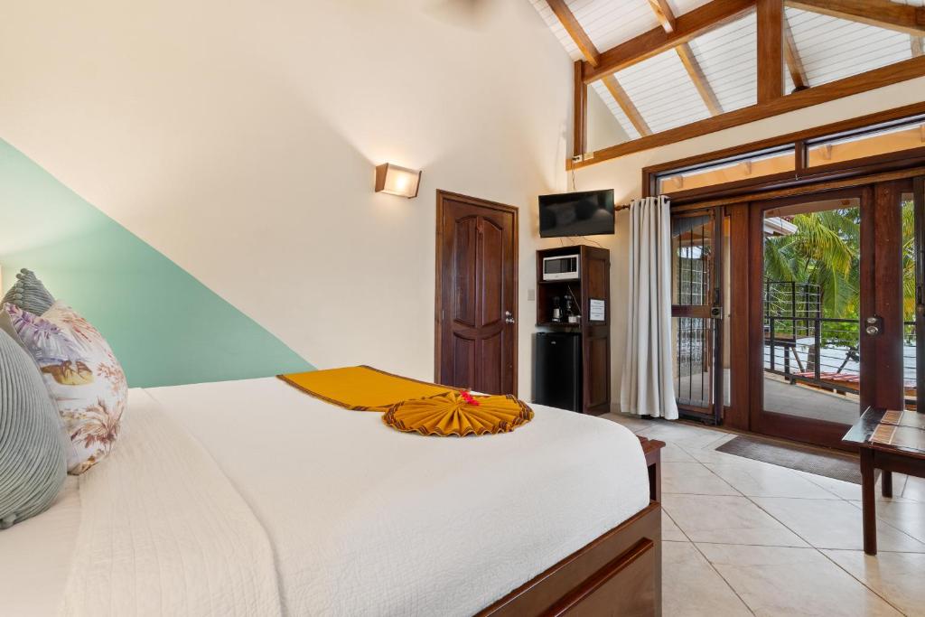 Buttonwood Belize photo