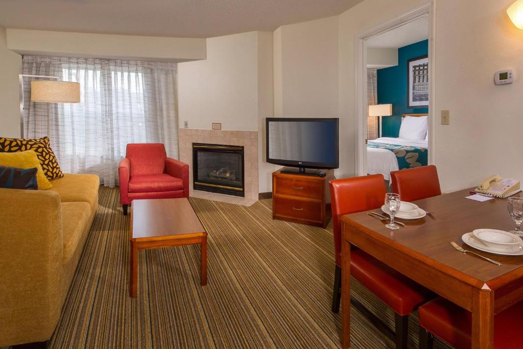 TV a/nebo společenská místnost v ubytování Residence Inn Columbia MD