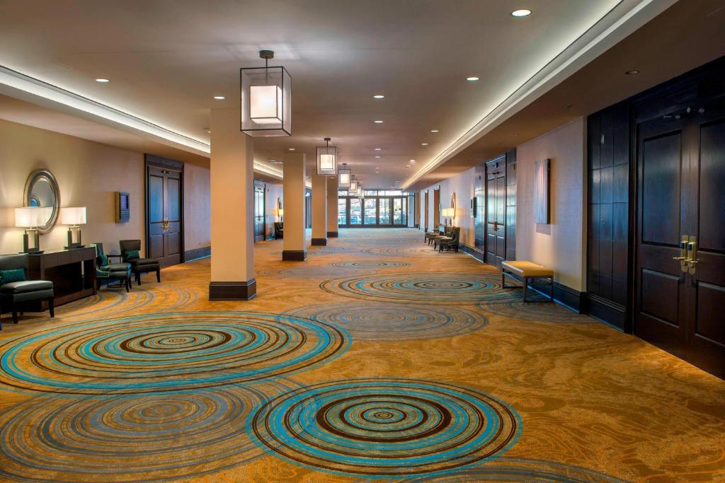 a lobby with a spiral carpet on the floor at Newark Liberty International Airport Marriott in Newark
