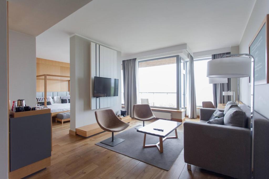 
King Suite with Sea View
