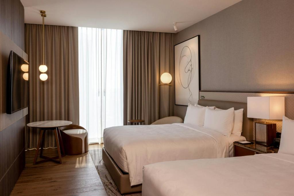 Postel nebo postele na pokoji v ubytování JW Marriott Hotel Guadalajara