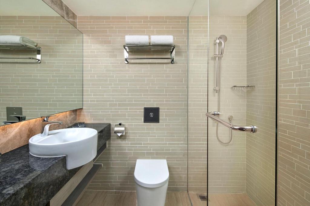 Phòng tắm tại Four Points by Sheraton Singapore, Riverview