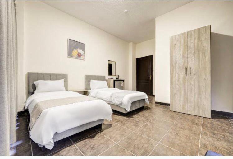 Postel nebo postele na pokoji v ubytování Magic Waves Hotel Aqaba