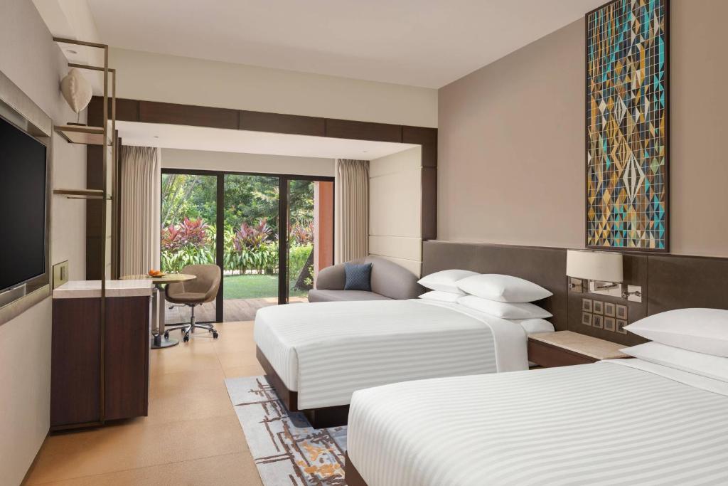 Postel nebo postele na pokoji v ubytování Goa Marriott Resort & Spa