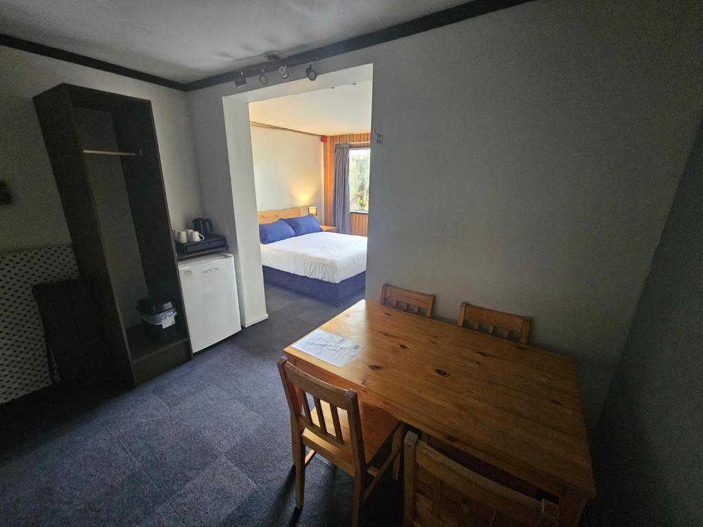 Voodi või voodid majutusasutuse Chateau Backpackers & Motels toas