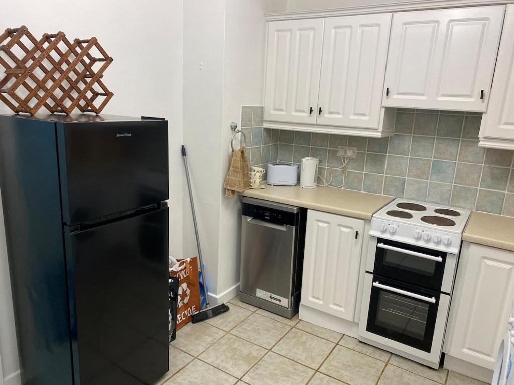 Kuchyň nebo kuchyňský kout v ubytování An Teach Tykillen Cosy Home