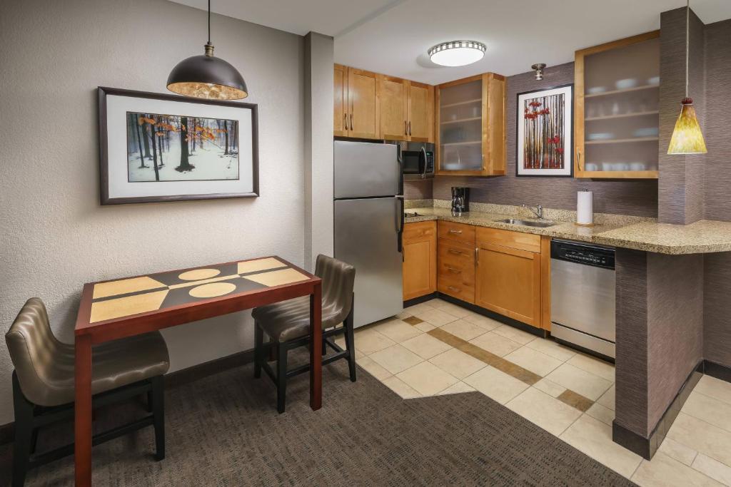 Residence Inn Burlington Colchester - King Studio With Sofa Bed - Hearing Accessible