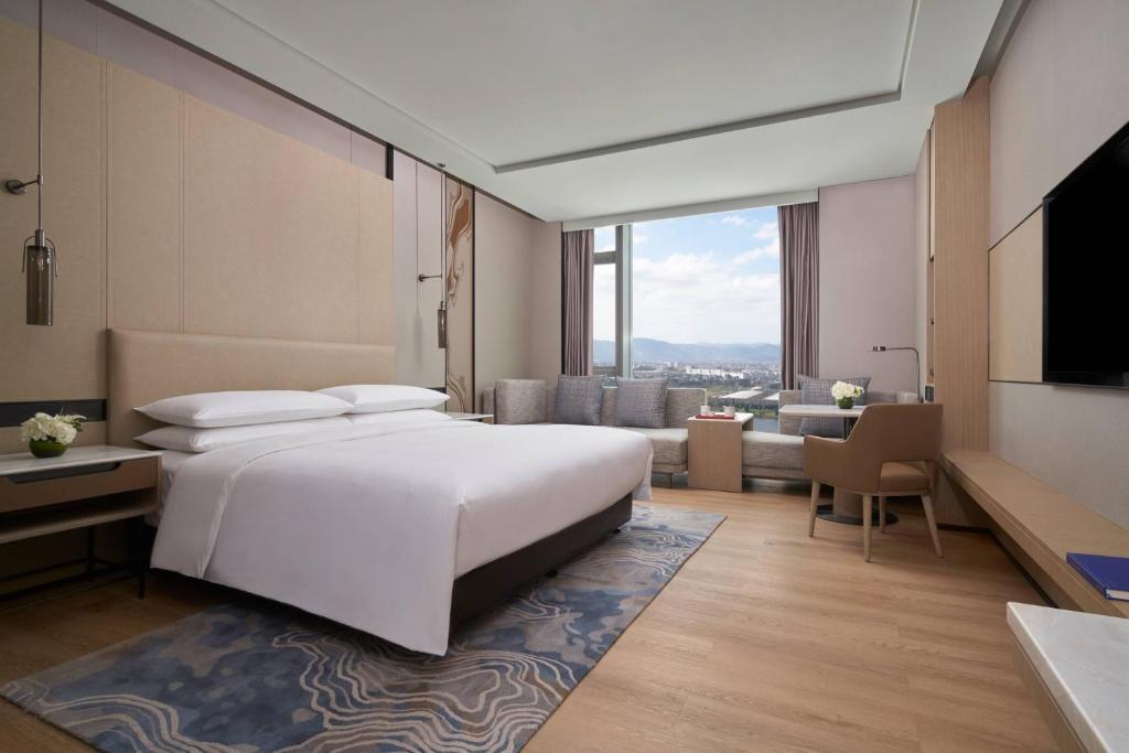 Postel nebo postele na pokoji v ubytování Fuzhou Marriott Hotel Riverside