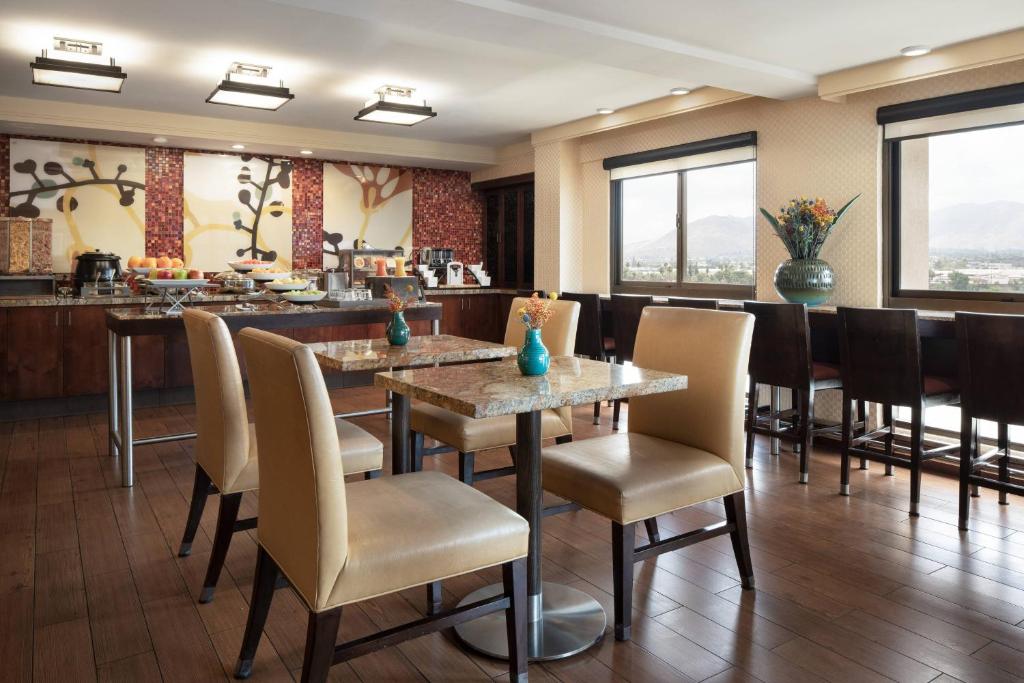 Marriott Riverside at the Convention Center - 