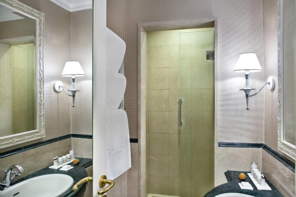 Koupelna v ubytování Rome Marriott Grand Hotel Flora