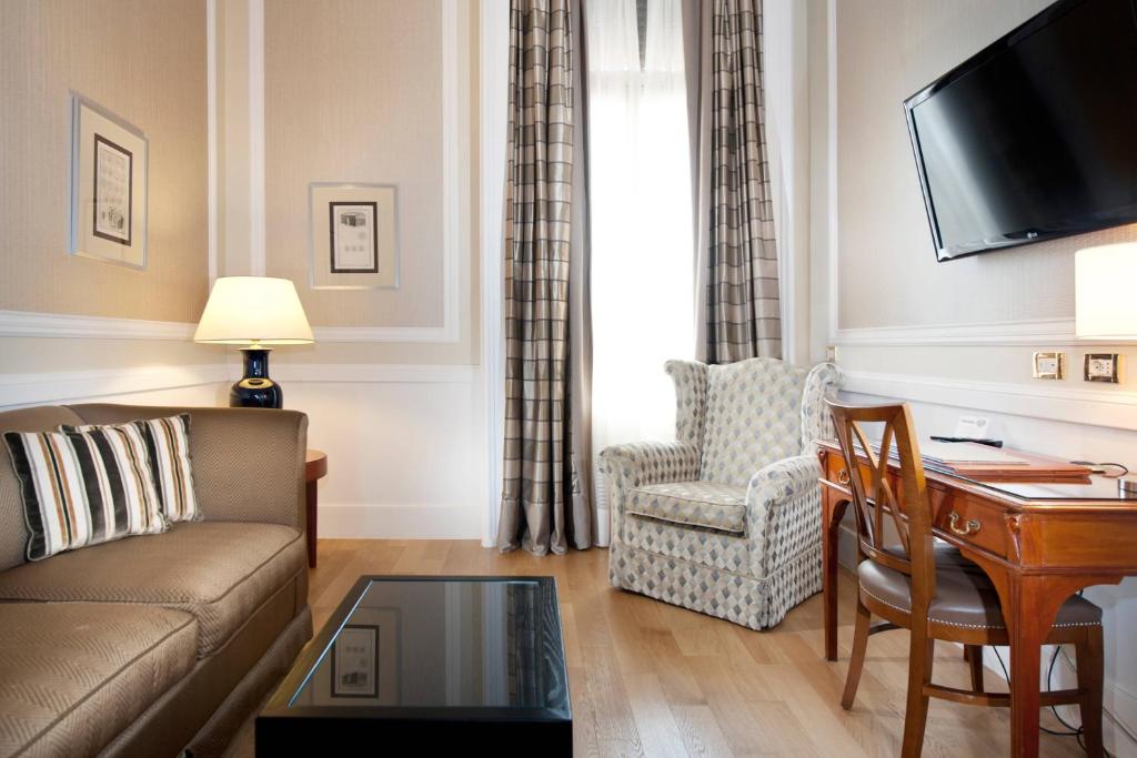 
1 Bedroom Suite, 1 King and Sofa Bed
