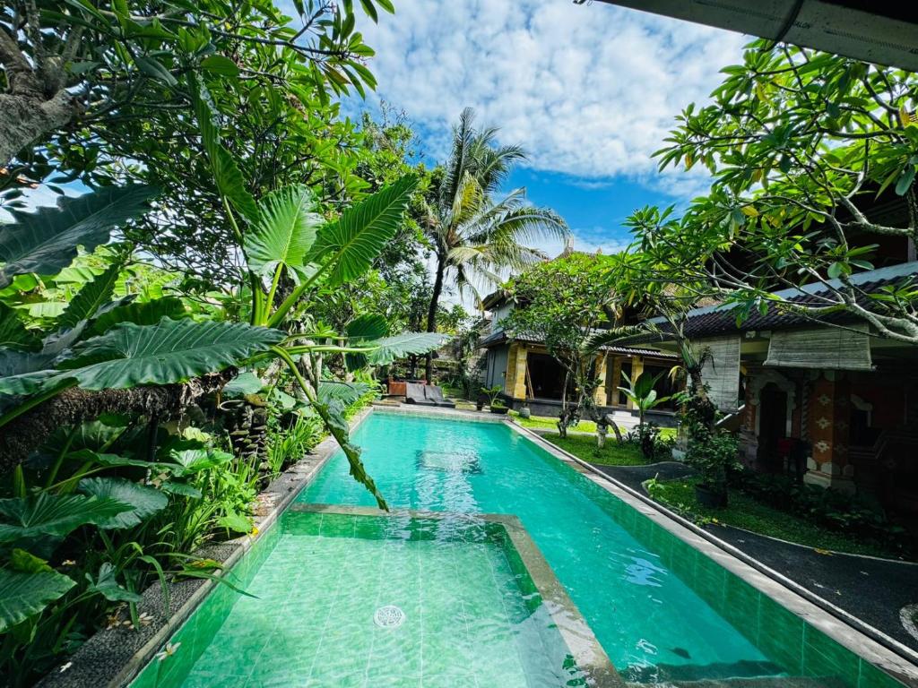 Bazén v ubytování Ubud Kerta Prashati nebo v jeho okolí