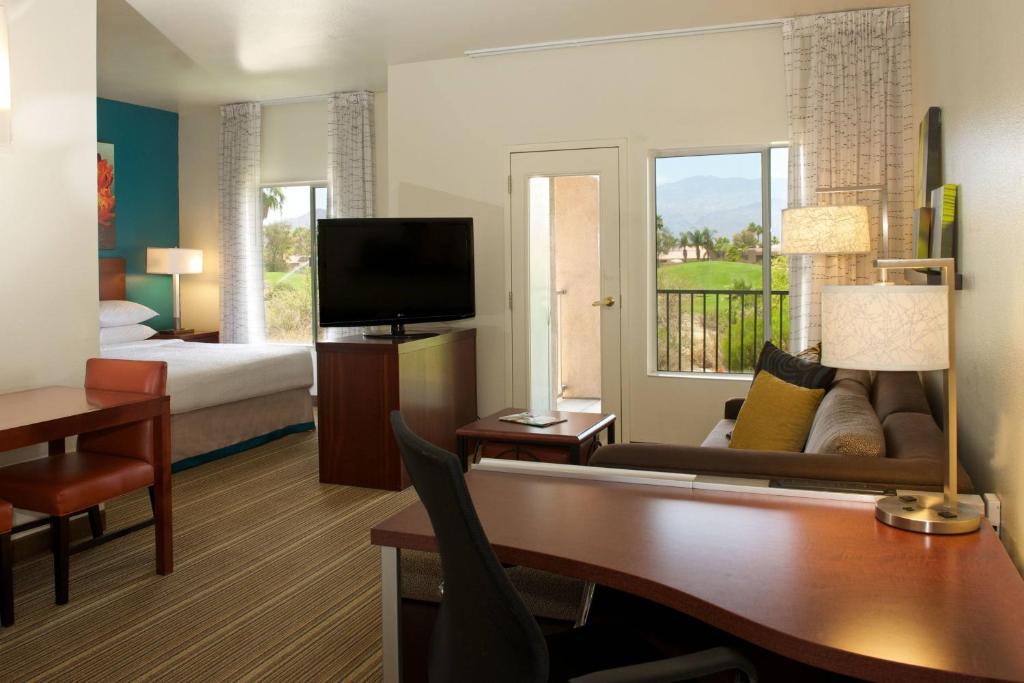 TV a/nebo společenská místnost v ubytování Residence Inn Palm Desert