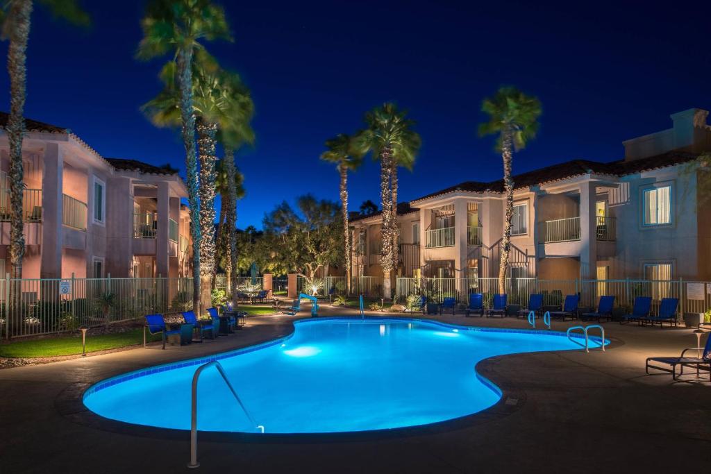 Bazén v ubytování Residence Inn Palm Desert nebo v jeho okolí