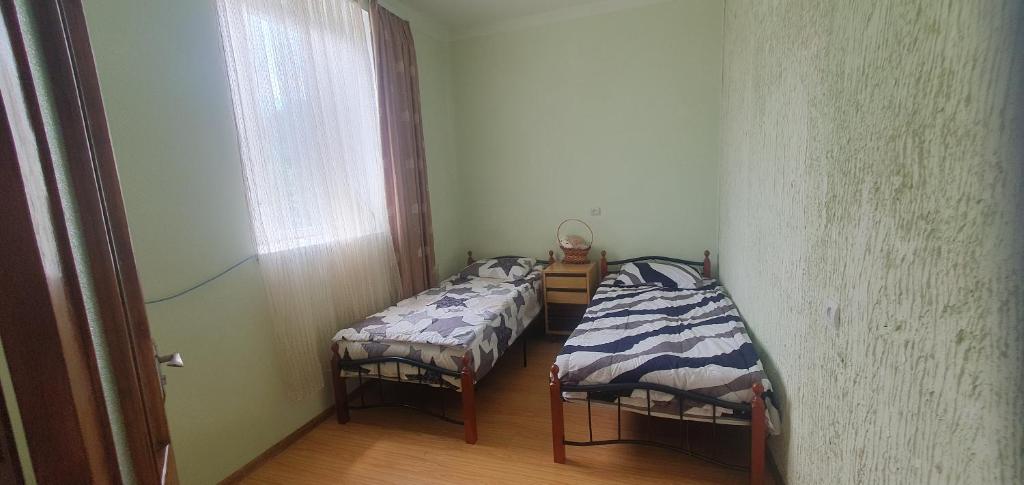 Postel nebo postele na pokoji v ubytování Moreni Guest House