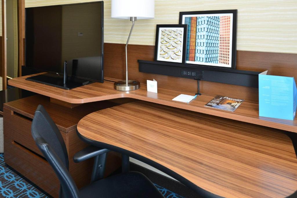 Fairfield Inn & Suites by Marriott Eau Claire/Chippewa Falls - 特大号床套房 - 带沙发床 - 禁烟