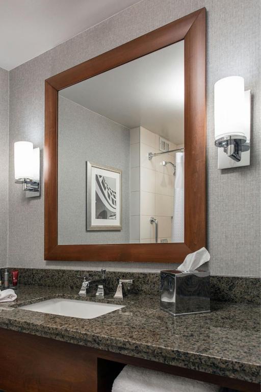 Rochester Airport Marriott photo