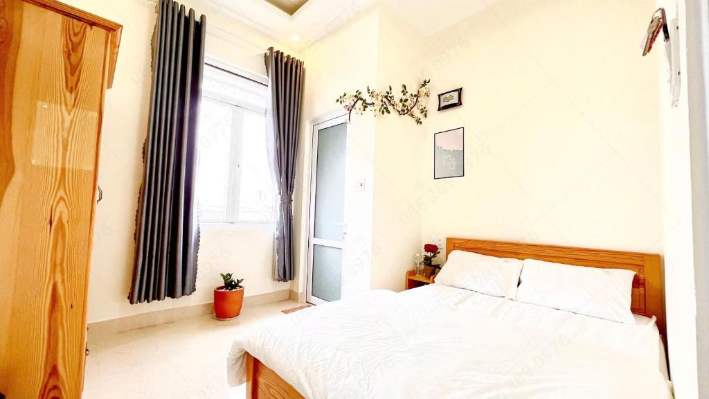 Giường trong phòng chung tại Môn Bạc Home
