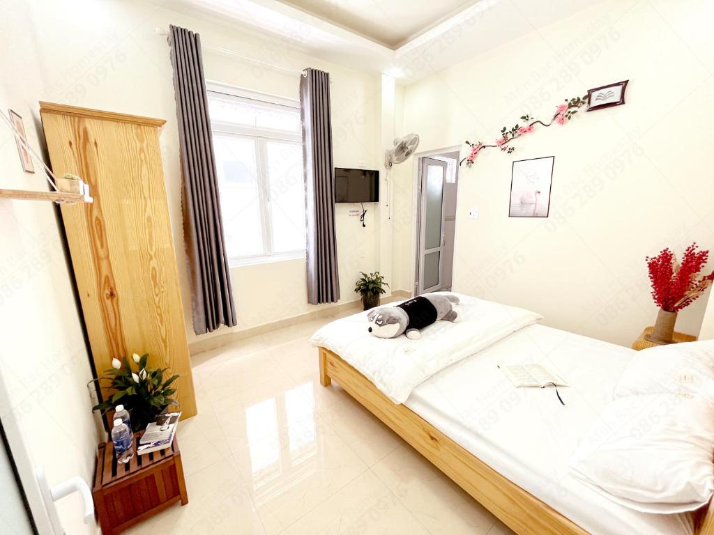 Giường trong phòng chung tại Môn Bạc Home