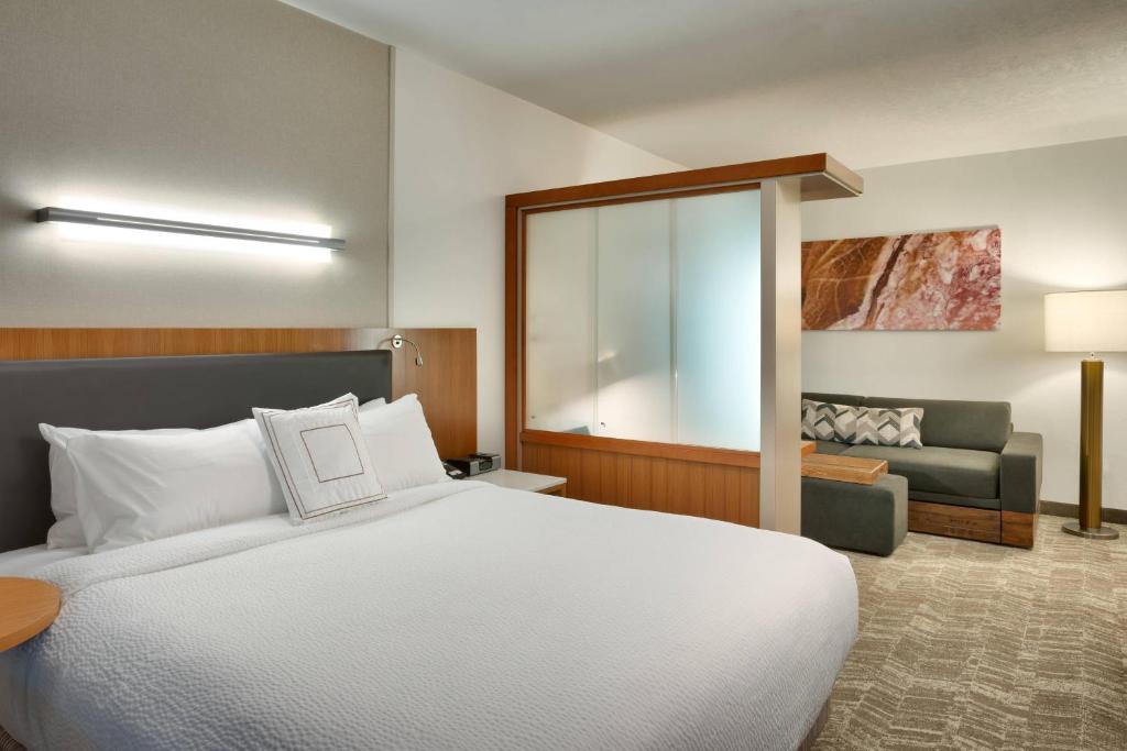 Postel nebo postele na pokoji v ubytování Springhill Suites by Marriott Vernal