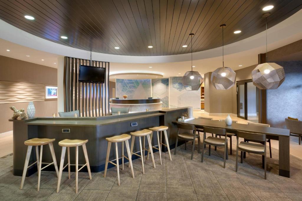 TV a/nebo společenská místnost v ubytování Springhill Suites by Marriott Vernal