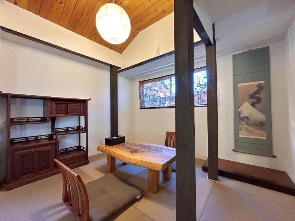 Posezení v ubytování Japanese Modern Inn Kamakura Rakuan Hanare---3min walk from Hase Station