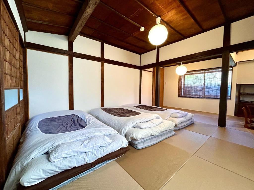 Postel nebo postele na pokoji v ubytování Japanese Modern Inn Kamakura Rakuan Hanare---3min walk from Hase Station