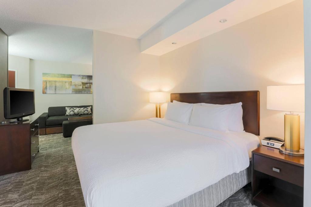 Postel nebo postele na pokoji v ubytování SpringHill Suites by Marriott Yuma