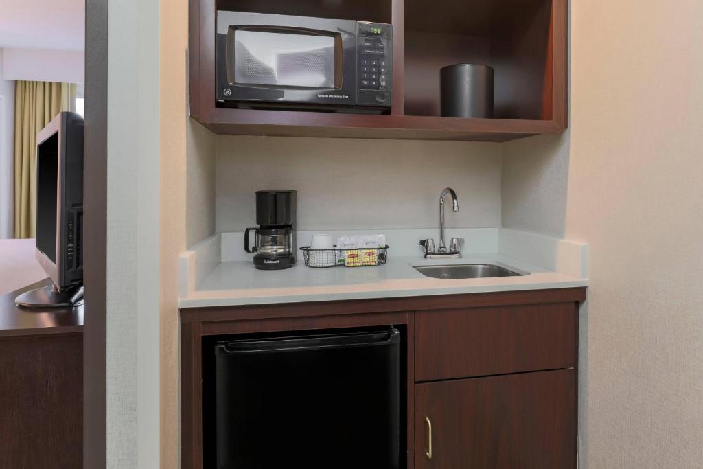 Kuchyň nebo kuchyňský kout v ubytování SpringHill Suites by Marriott Yuma