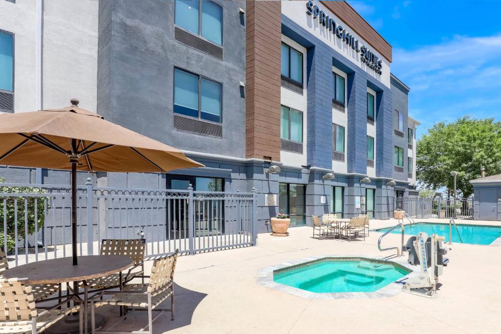 Bazén v ubytování SpringHill Suites by Marriott Yuma nebo v jeho okolí