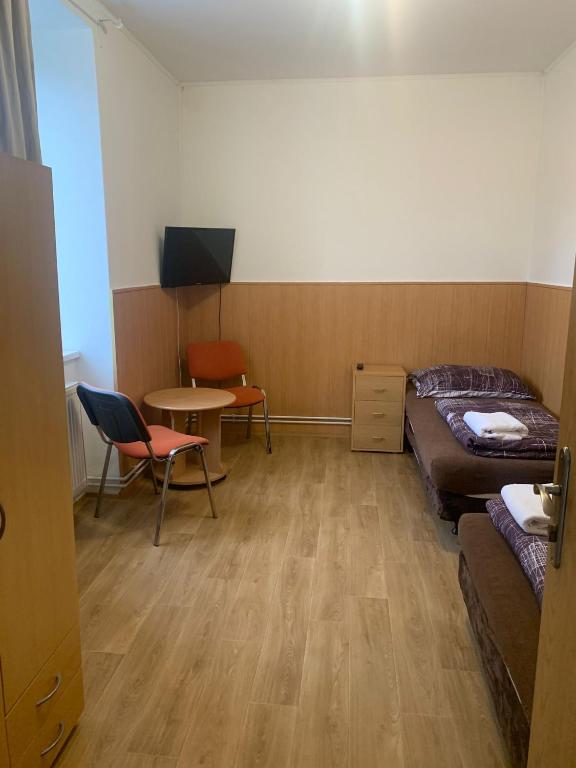 Penzion Mánes - Tweepersoonskamer Met Gedeelde Badkamer
