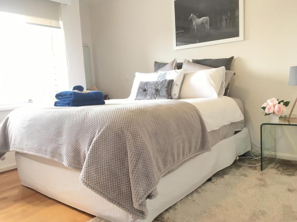 Ένα ή περισσότερα κρεβάτια σε δωμάτιο στο Little Vella