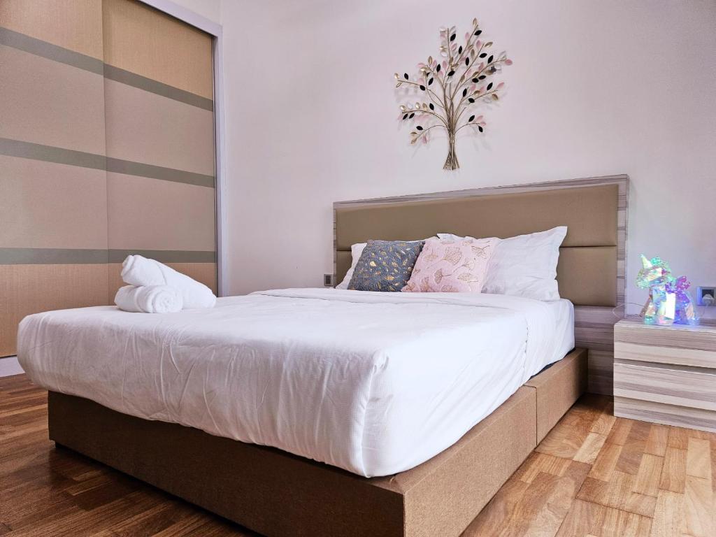 Paragon Suites Studios with Private Jacuzzi near CIQ RTS - Studio -appartement Met Geweldig Seaview