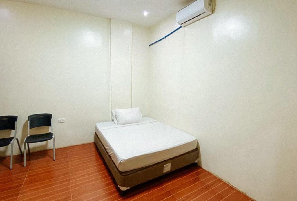 RedDoorz @ 4ks Pension House Bogo City Cebu - Habitación Doble Estándar