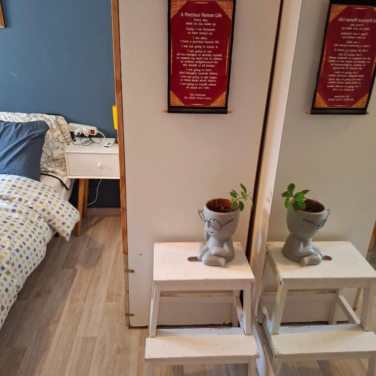 Postel nebo postele na pokoji v ubytování Maggie's home