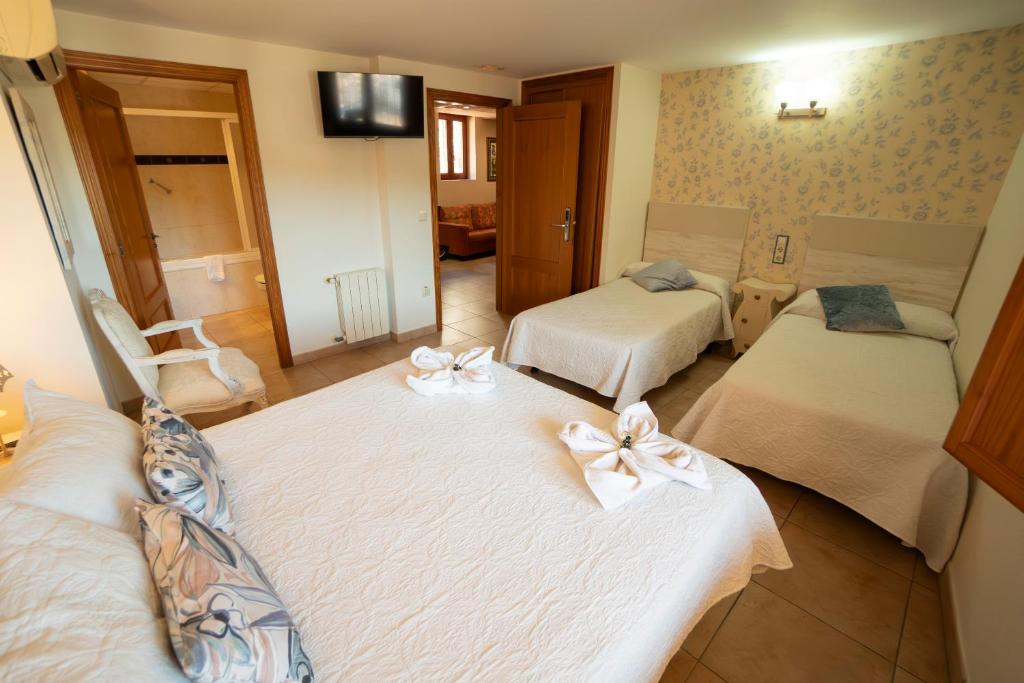 Postel nebo postele na pokoji v ubytování Hotel Rural L'Antic Portal