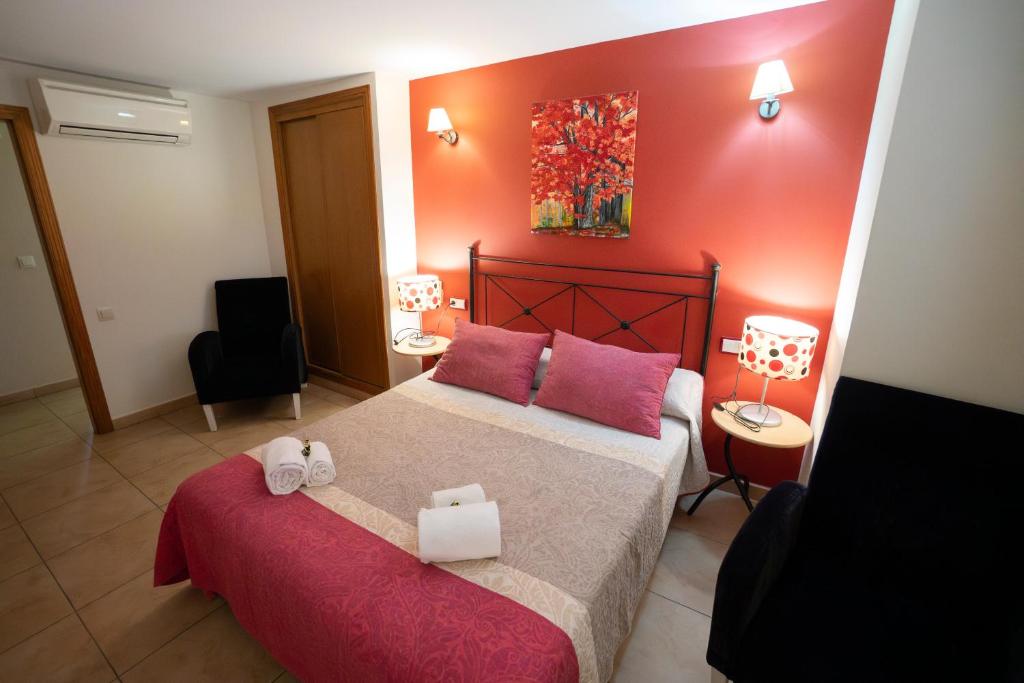 Postel nebo postele na pokoji v ubytování Hotel Rural L'Antic Portal