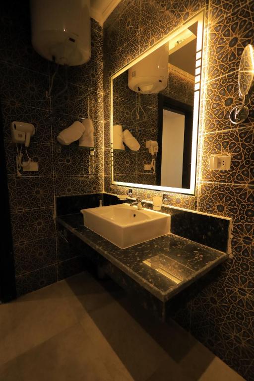Koupelna v ubytování Blue Lotus Nile Suites Hotel Aswan