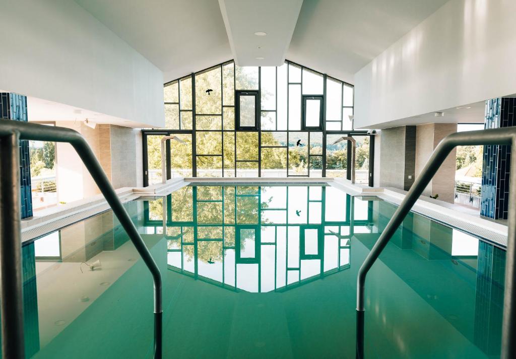 Bazén v ubytování Thermal Hotel Balance Lenti nebo v jeho okolí