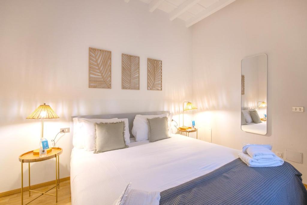 A bed or beds in a room at Sweett - Moscova II