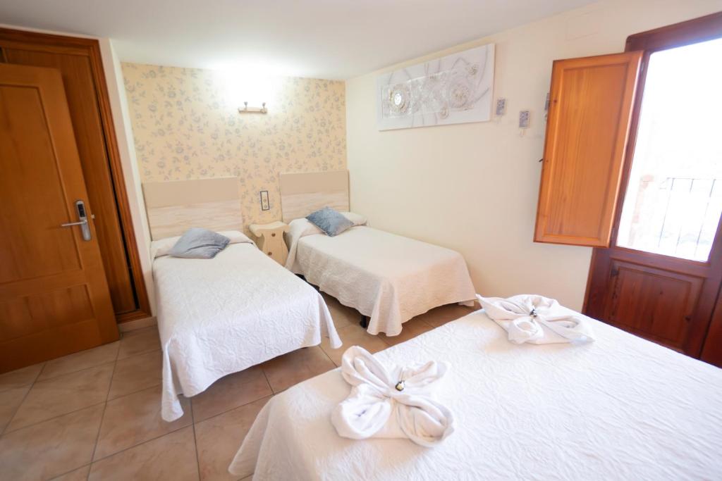 Postel nebo postele na pokoji v ubytování Hotel Rural L'Antic Portal