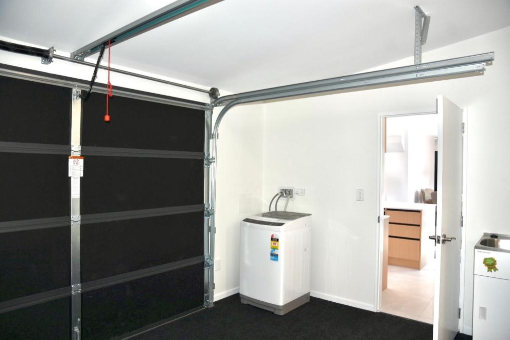 Modern 3BR Escape 3 Private Baths Rare Garage Perfect for Groups - Resim 25