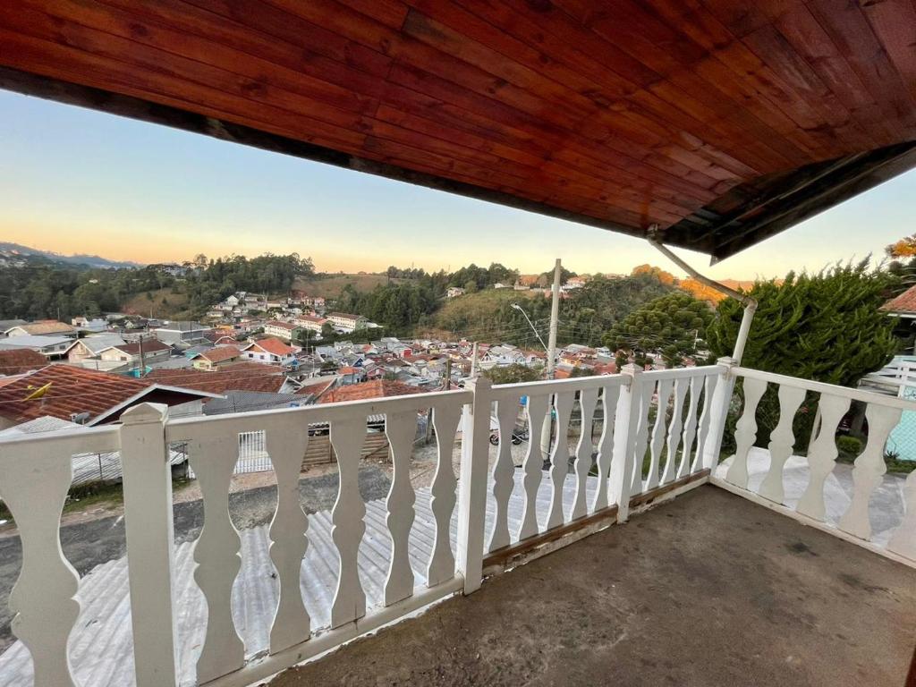 a balcony with a view of a city at Recanto da Araucária 2 in Campos do Jordão